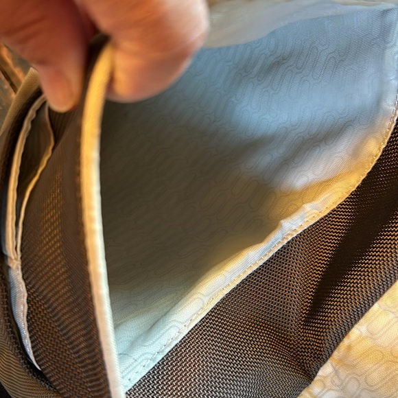 Tumi Shoulder bag, in GREAT condition, Olive color - Picture 8 of 12